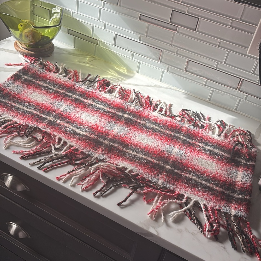 Beautiful warm scarf - Picture 5 of 9